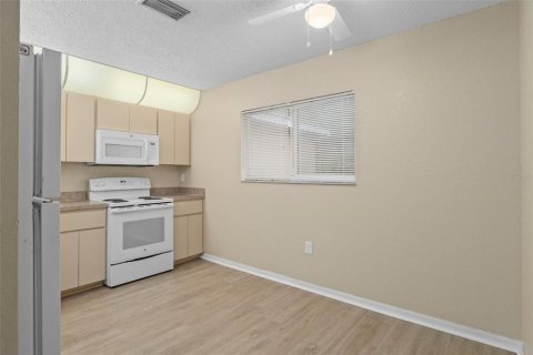 Immobilier commercial à vendre à Spring Hill, Floride: 6 chambres, 239.13 m2 № 2426027 - photo 9
