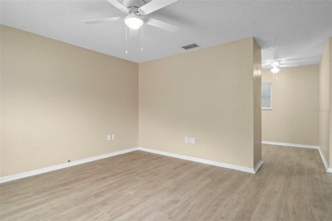 Immobilier commercial à vendre à Spring Hill, Floride: 6 chambres, 239.13 m2 № 2426027 - photo 7