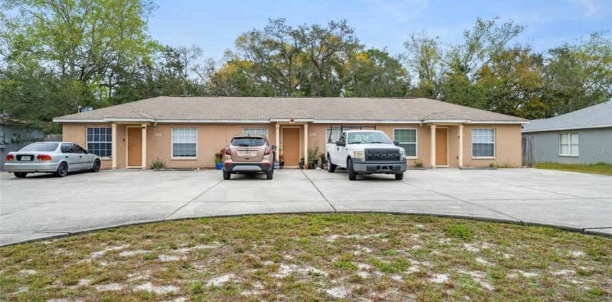Immobilier commercial à Spring Hill, Floride 6 chambres, 239.13 m2 № 2426027