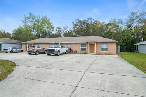 Immobilier commercial à vendre à Spring Hill, Floride: 6 chambres, 239.13 m2 № 2426027 - photo 2
