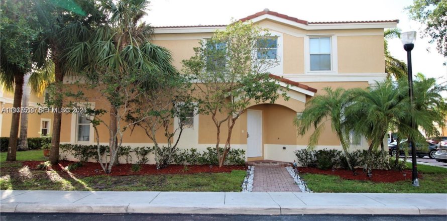 Таунхаус в Мирамар, Флорида 3 спальни, 114.73м2 № 2041114