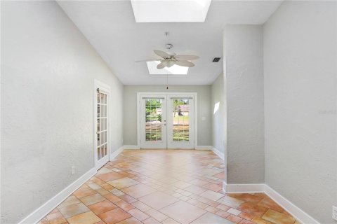House in Lutz, Florida 5 bedrooms, 318.56 sq.m. № 1516532 - photo 24