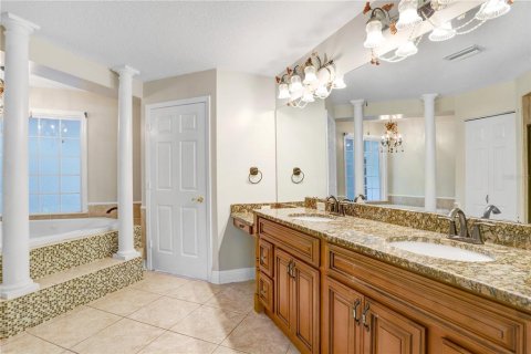House in Lutz, Florida 5 bedrooms, 318.56 sq.m. № 1516532 - photo 28