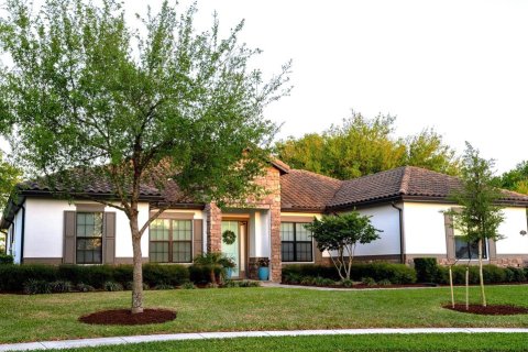 House in Sorrento, Florida 4 bedrooms, 239.87 sq.m. № 1590655 - photo 1