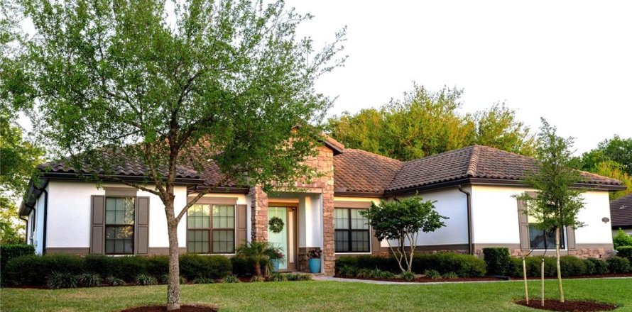 House in Sorrento, Florida 4 bedrooms, 239.87 sq.m. № 1590655