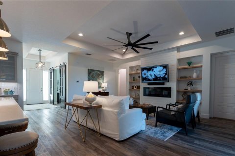 House in Sorrento, Florida 4 bedrooms, 239.87 sq.m. № 1590655 - photo 15