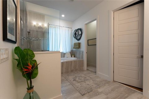House in Sorrento, Florida 4 bedrooms, 239.87 sq.m. № 1590655 - photo 23