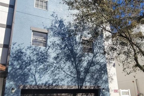 Adosado en Tampa, Florida 3 dormitorios, 165.37 m2 № 2098853