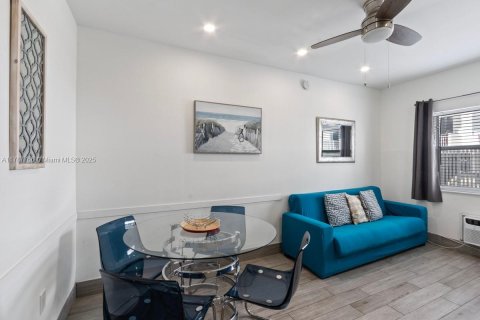 Condominio en venta en Miami Beach, Florida, 1 dormitorio, 38.09 m2 № 1863173 - foto 1