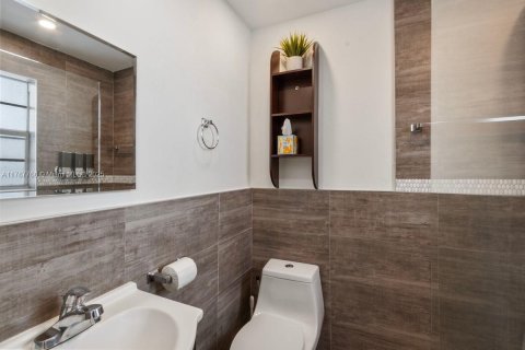 Condominio en venta en Miami Beach, Florida, 1 dormitorio, 38.09 m2 № 1863173 - foto 10