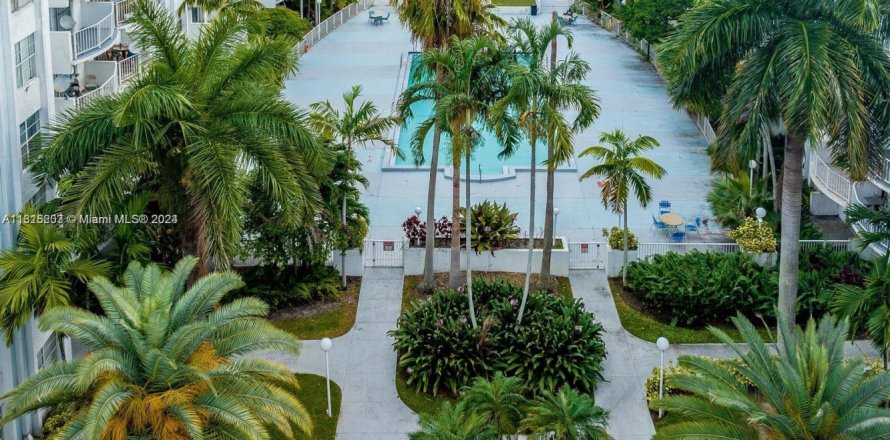 Condo in Miami, Florida, 2 bedrooms  № 1764246