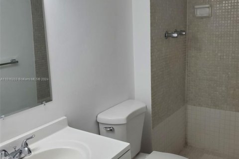 Condo in Miami, Florida, 2 bedrooms  № 1764246 - photo 9