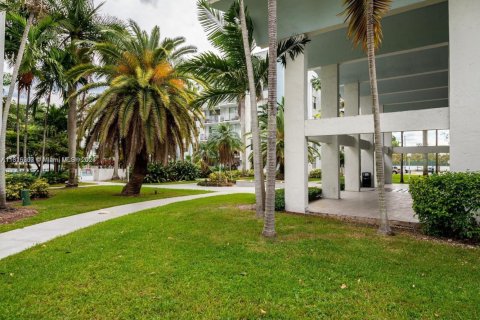 Condo in Miami, Florida, 2 bedrooms  № 1764246 - photo 3