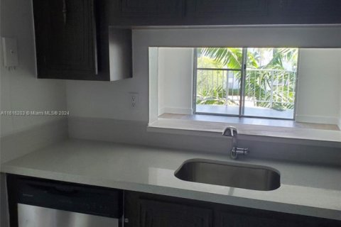 Condo in Miami, Florida, 2 bedrooms  № 1764246 - photo 15