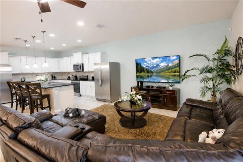 Villa ou maison à vendre à Kissimmee, Floride: 9 chambres, 407.93 m2 № 2139710 - photo 3