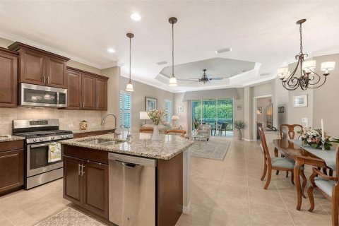House in Bradenton, Florida 2 bedrooms, 141.68 sq.m. № 2200145 - photo 12