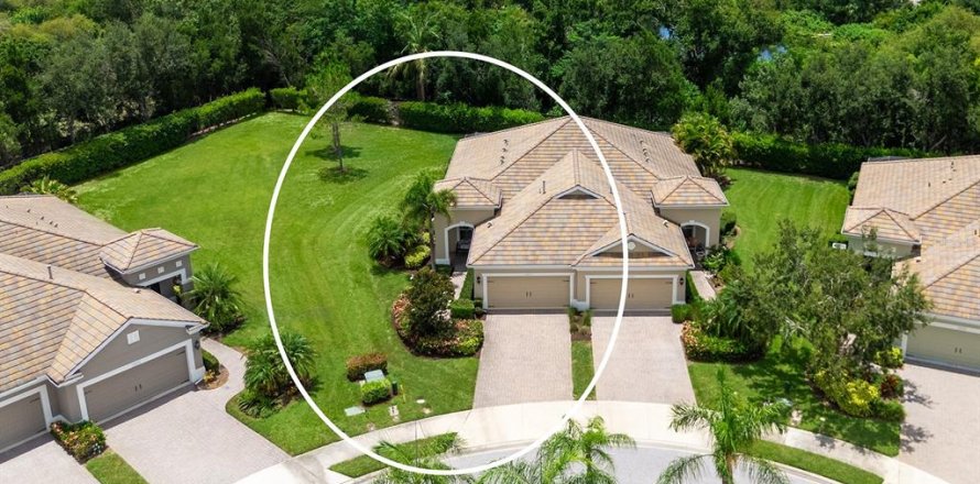 House in Bradenton, Florida 2 bedrooms, 141.68 sq.m. № 2200145