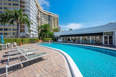 Condominio en alquiler en Hallandale Beach, Florida, 1 dormitorio, 77.48 m2 № 1925826 - foto 23