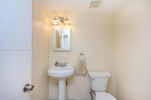 Condominio en alquiler en Hallandale Beach, Florida, 1 dormitorio, 77.48 m2 № 1925826 - foto 15