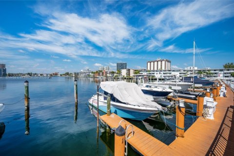 Condominio en alquiler en Hallandale Beach, Florida, 1 dormitorio, 77.48 m2 № 1925826 - foto 6