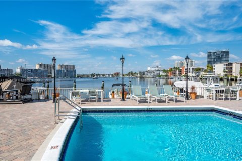 Condominio en alquiler en Hallandale Beach, Florida, 1 dormitorio, 77.48 m2 № 1925826 - foto 25