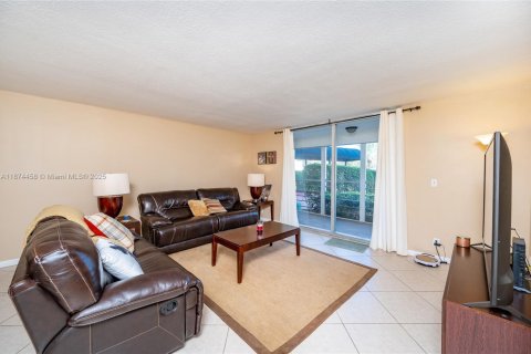 Condominio en alquiler en Hallandale Beach, Florida, 1 dormitorio, 77.48 m2 № 1925826 - foto 18