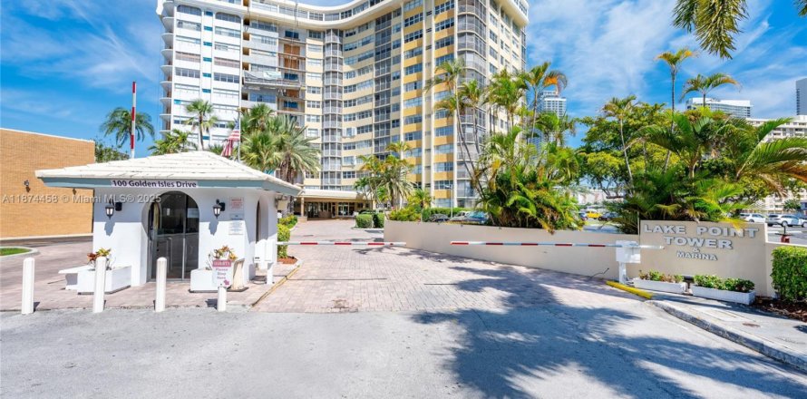 Condominio en Hallandale Beach, Florida, 1 dormitorio  № 1925826