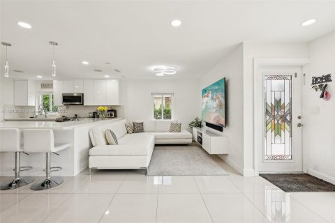House in Davie, Florida 4 bedrooms, 138.89 sq.m. № 1847618 - photo 5