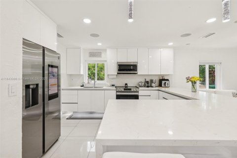 House in Davie, Florida 4 bedrooms, 138.89 sq.m. № 1847618 - photo 1