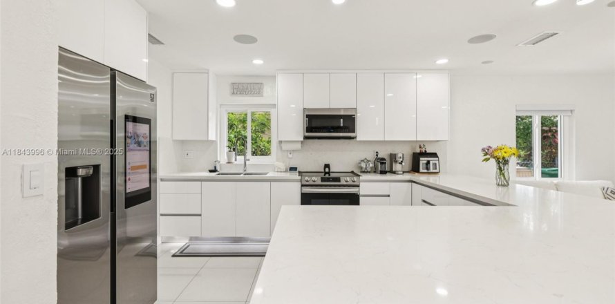 House in Davie, Florida 4 bedrooms, 138.89 sq.m. № 1847618