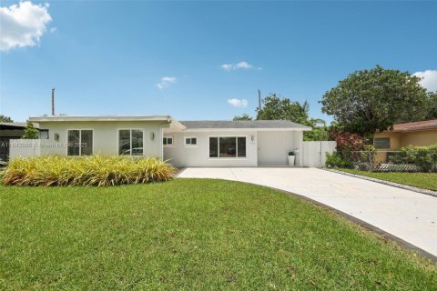 House in Davie, Florida 4 bedrooms, 138.89 sq.m. № 1847618 - photo 4