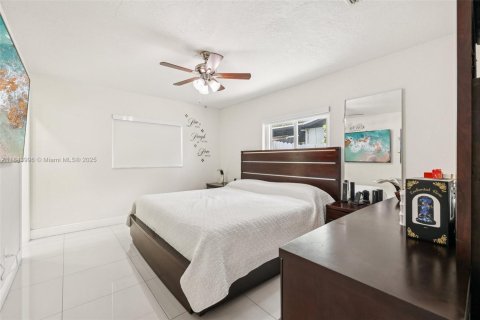 House in Davie, Florida 4 bedrooms, 138.89 sq.m. № 1847618 - photo 17