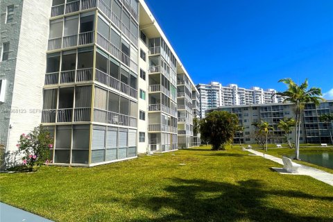 Condo in Aventura, Florida, 1 bedroom  № 2029319 - photo 6