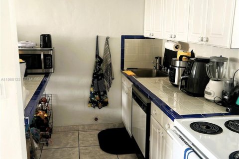 Condo in Aventura, Florida, 1 bedroom  № 2029319 - photo 3