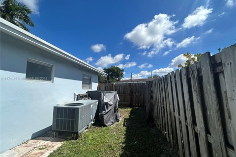 Casa en alquiler en Wilton Manors, Florida, 2 dormitorios, 78.04 m2 № 1921567 - foto 16
