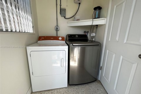 Casa en alquiler en Wilton Manors, Florida, 2 dormitorios, 78.04 m2 № 1921567 - foto 13