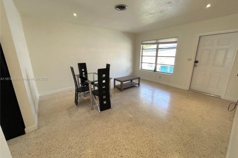 Casa en alquiler en Wilton Manors, Florida, 2 dormitorios, 78.04 m2 № 1921567 - foto 4