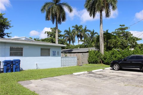 Casa en alquiler en Wilton Manors, Florida, 2 dormitorios, 78.04 m2 № 1921567 - foto 1