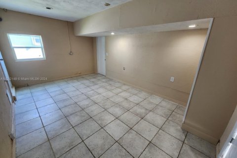 House in Sunrise, Florida 5 bedrooms, 133.22 sq.m. № 1013427 - photo 19