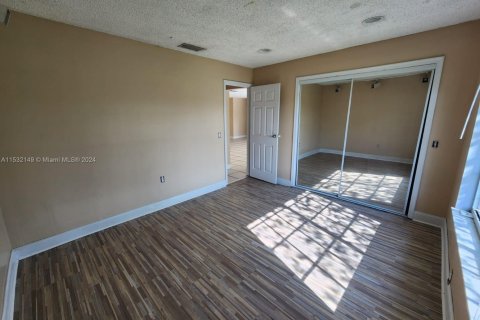 House in Sunrise, Florida 5 bedrooms, 133.22 sq.m. № 1013427 - photo 8