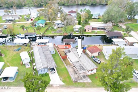 House in Satsuma, Florida 2 bedrooms, 105.91 sq.m. № 868139 - photo 1