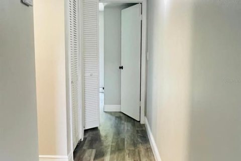 Condo in Tampa, Florida, 1 bedroom  № 1720505 - photo 9