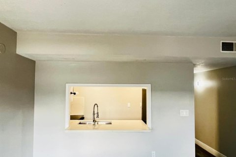 Condo in Tampa, Florida, 1 bedroom  № 1720505 - photo 6