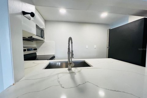 Condo in Tampa, Florida, 1 bedroom  № 1720505 - photo 7