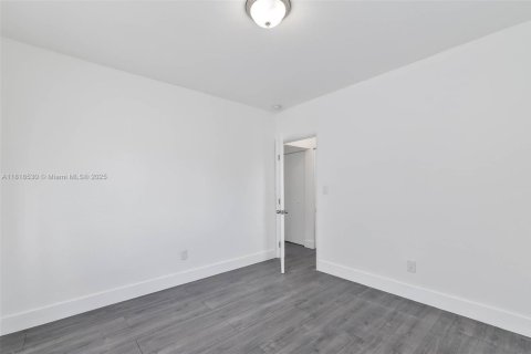 Commercial property in Miami, Florida № 1943046 - photo 26