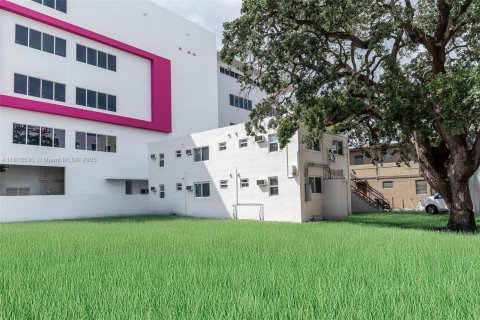 Commercial property in Miami, Florida № 1943046 - photo 3