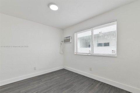 Commercial property in Miami, Florida № 1943046 - photo 21