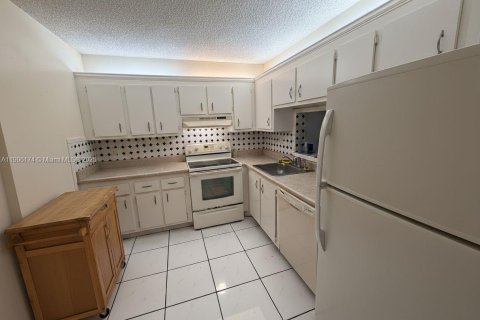 Condo in North Lauderdale, Florida, 2 bedrooms  № 1970953 - photo 10