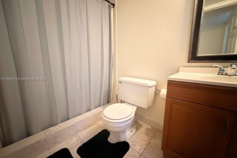 Condo in North Lauderdale, Florida, 2 bedrooms  № 1970953 - photo 16