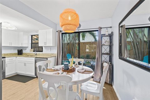 Adosado en venta en Cape Canaveral, Florida, 2 dormitorios, 97.92 m2 № 2204012 - foto 6
